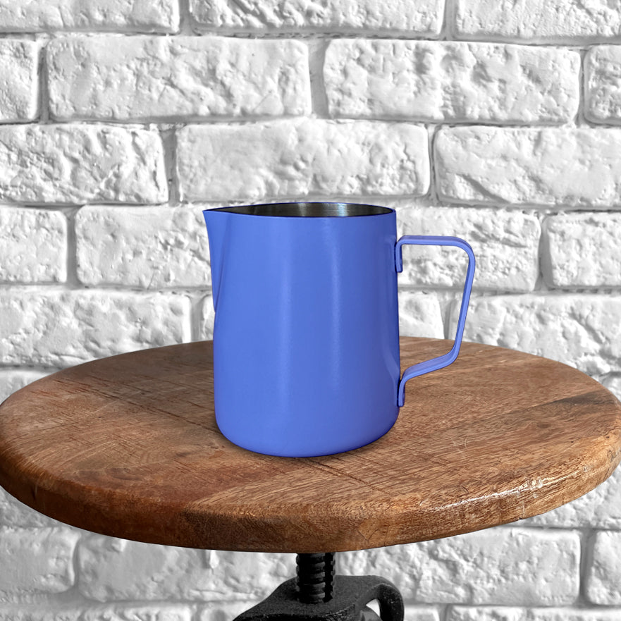 JoeFrex Milk Pitcher Milchkännchen Zubereitung Zubehör - The Holy Cross Brewing Society