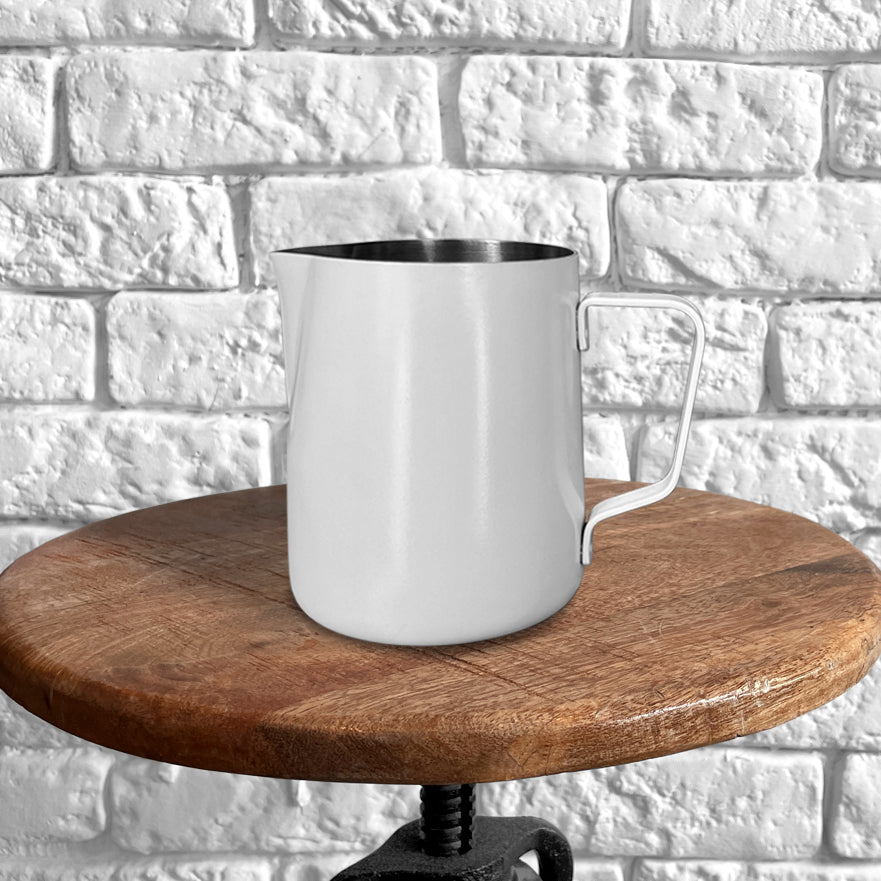 JoeFrex Milk Pitcher Milchkännchen Zubereitung Zubehör - The Holy Cross Brewing Society